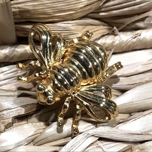 Joan Rivers bumblebee pin in gold tone
